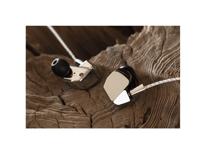 final、トゥルーベリリウム振動板を採用したフラッグシップイヤホン