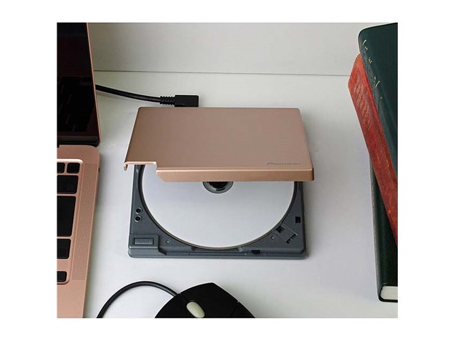 パイオニア、ブラック/シルバー/ゴールドを採用したポータブルBD