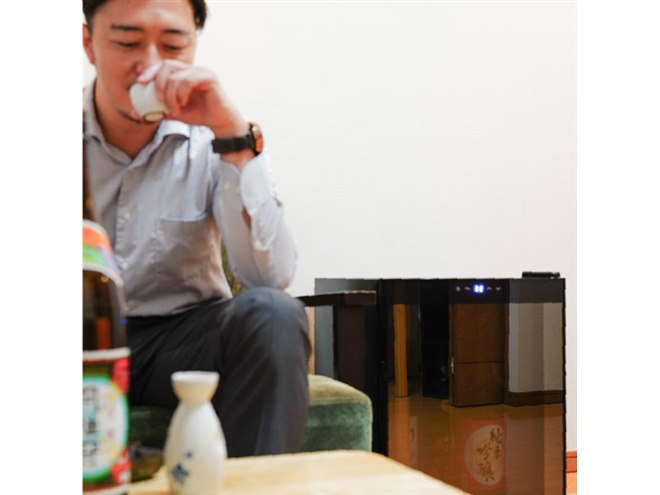 俺の酒蔵”一升瓶を5本縦置きできる日本酒セラー、サンコーから発売