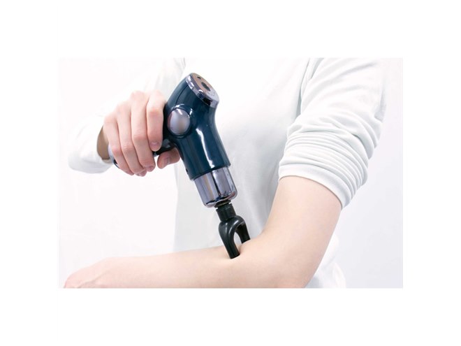 パワフルな叩きで“筋膜”を刺激、保阪尚希プロデュース「ディープ