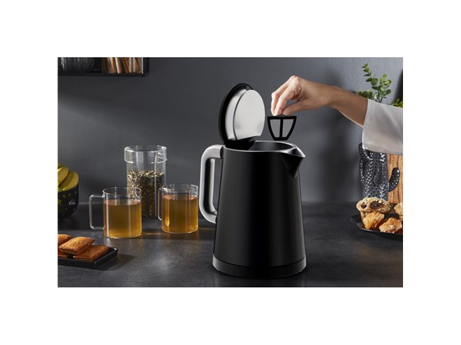 ティファール、温度表示が見やすくなった電気ケトル「ディスプレイ