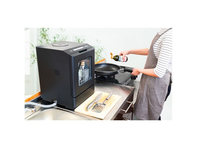 サンコー、工事不要で置ける“ひとり分用”タンク式食洗機「ラクアmini