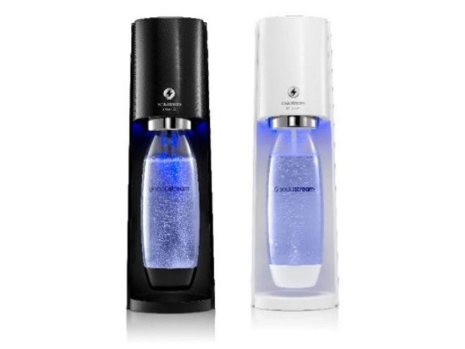 ワンタッチで炭酸を注入して強さも選べる、電動ソーダストリーム「E