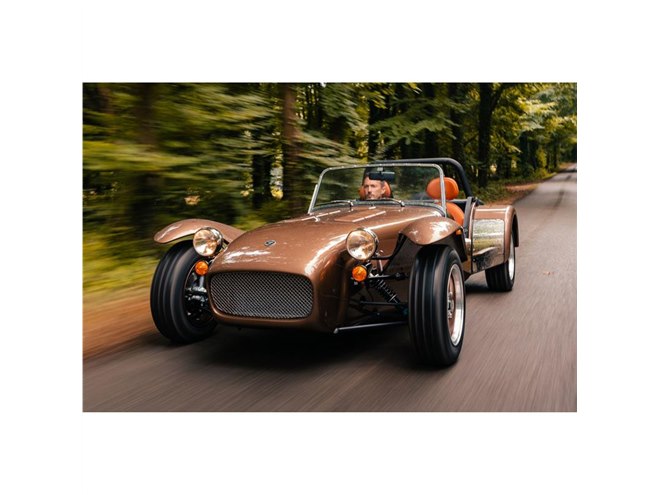 ケータハムが「スーパーセブン2000」を発売 クラシックな装いの軽量