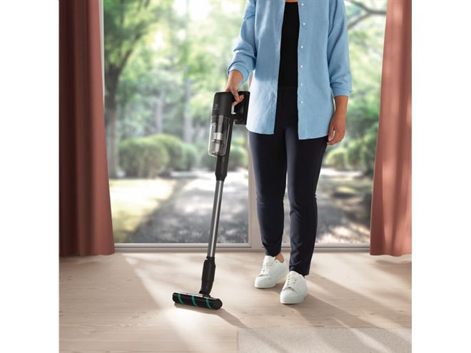 エレクトロラックス、「UltimateHome 700」に水拭きモップノズル付き新