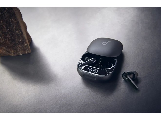 Anker、充電ケースにスクリーンとタッチバーを搭載したTWS「Soundcore