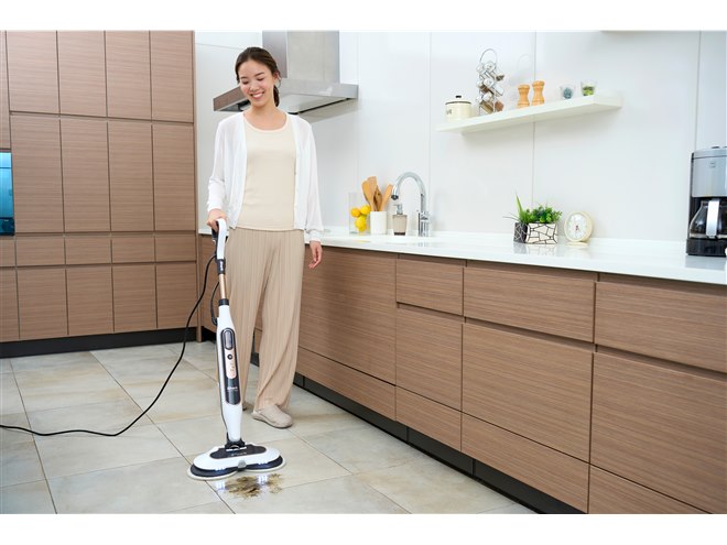 Shark、掃除性能と利便性が向上した「回転スチームモップ S8201JWH」が