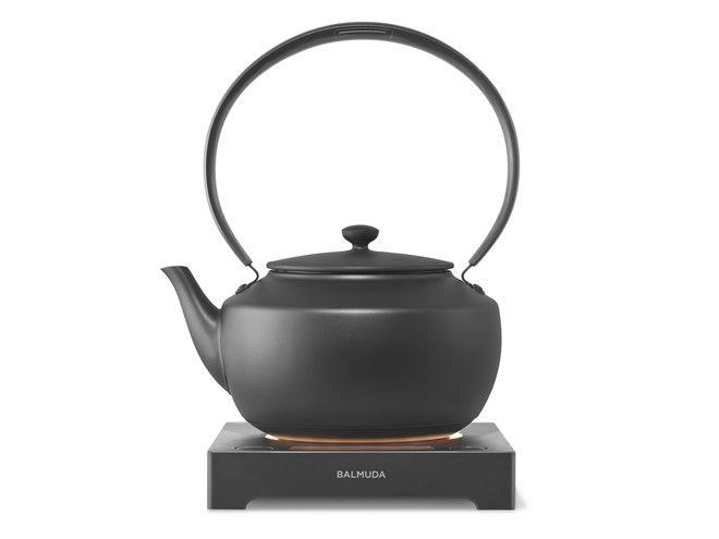 バルミューダ、やかんのようなデザインの電気ケトル「MoonKettle」本日