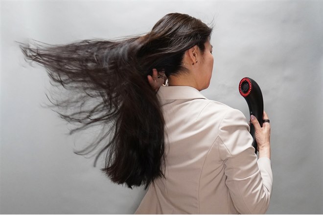 ヘアドライヤー「SHOWER DRYER」本日3月28日発売、発表会での体験