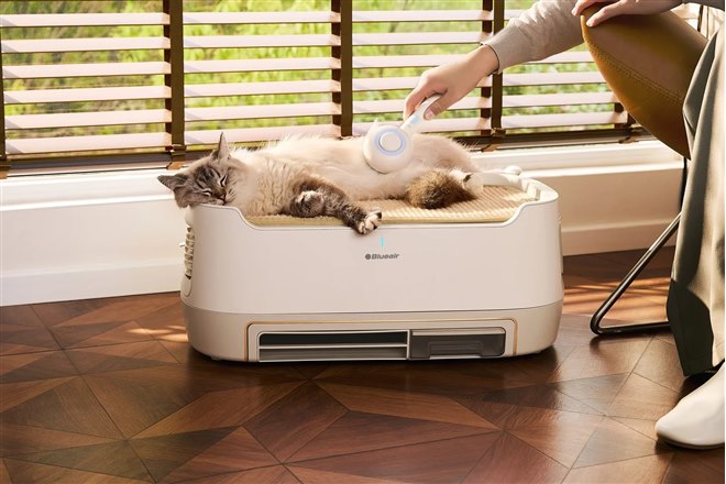 ブルーエア、ペットのニオイと抜け毛に適応したベッド一体型空気清浄機