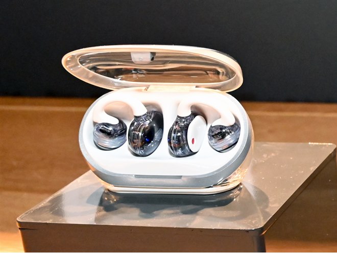 JBL初のイヤーカフ型完全ワイヤレスイヤホン「Soundgear Clips