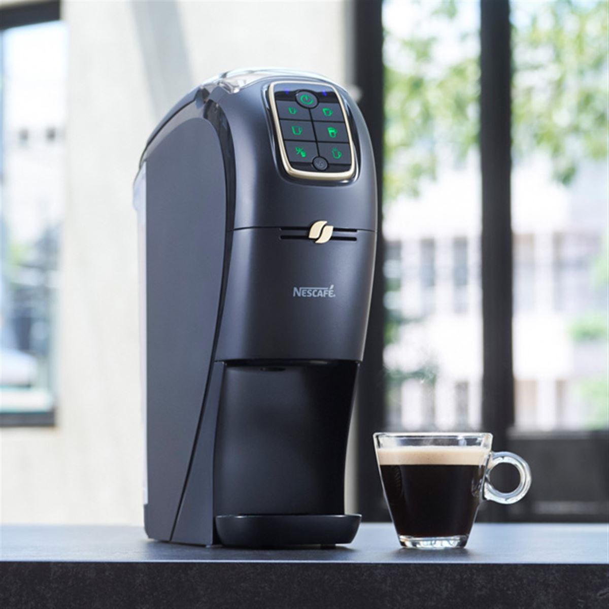 ネスレ、幅11.2cmにコンパクト化した「ネスカフェ ゴールドブレンド