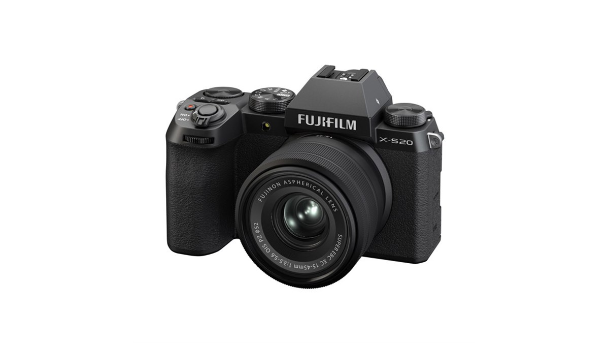 富士フイルム、高性能AFや大容量バッテリーを搭載したミラーレスカメラ