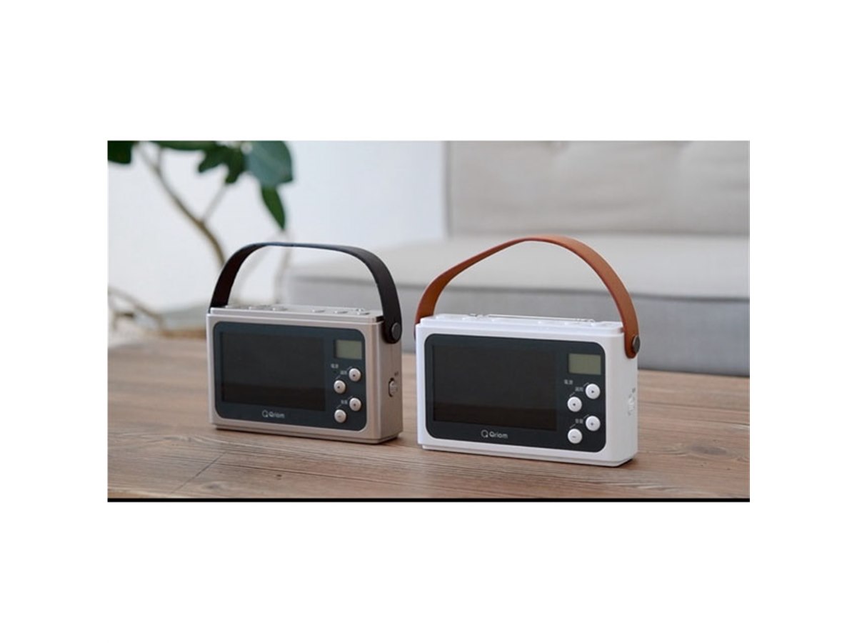 山善、従来から画面サイズが大きくなった「手回し充電テレビ+ラジオ