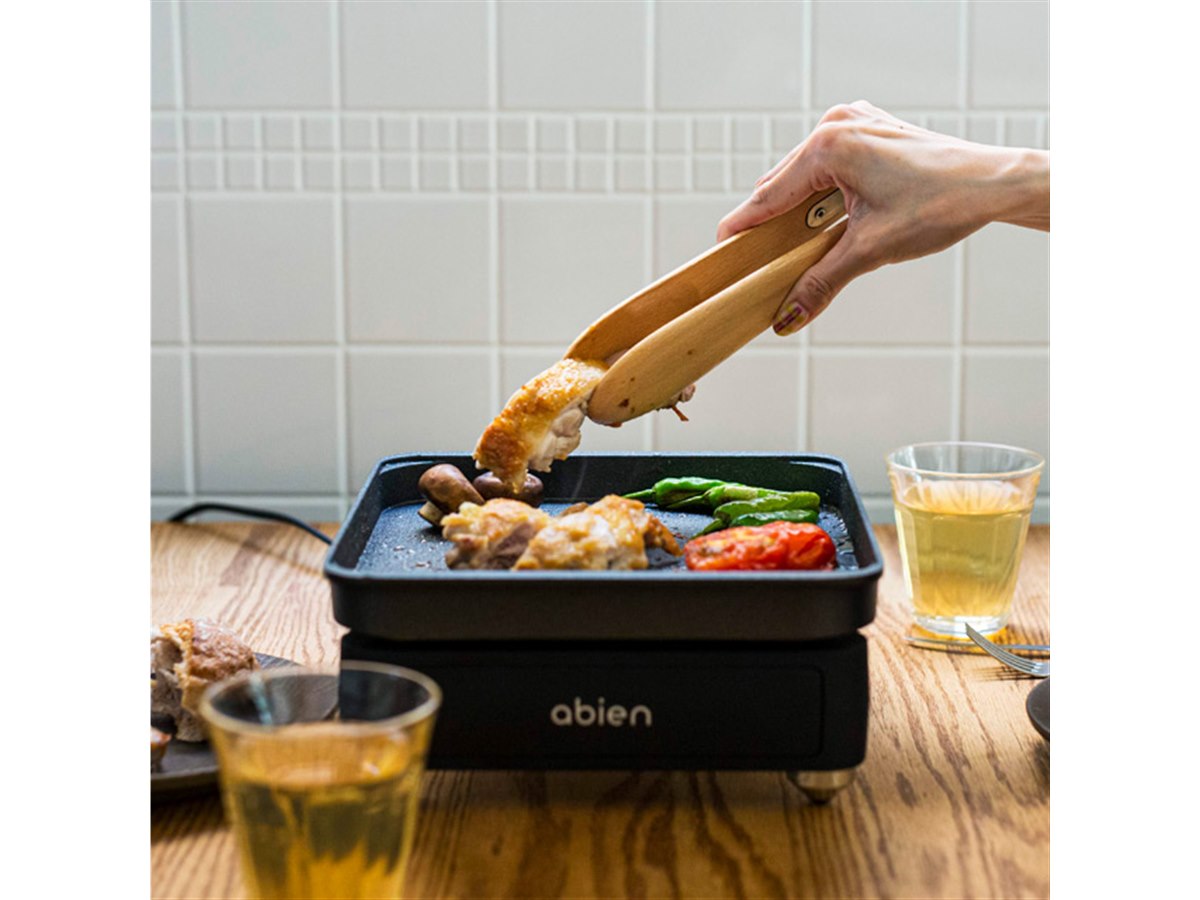 極薄ヒーター採用の小型ホットプレート「abien MAGIC GRILL S」全国