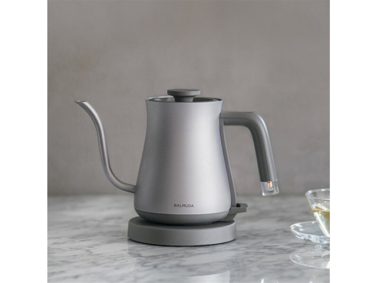 バルミューダ、“小さくて美しい”「BALMUDA The Pot」の新色シルバーを