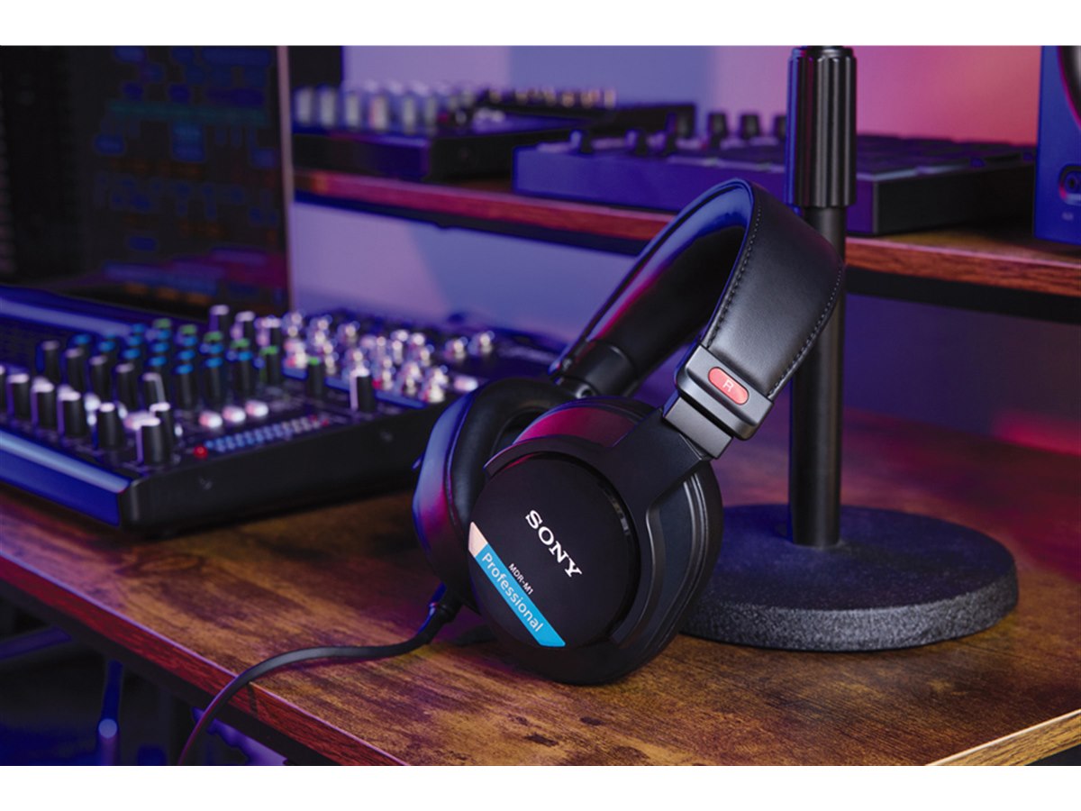ソニー、密閉型スタジオモニターヘッドホン「MDR-M1」を日本国内でも
