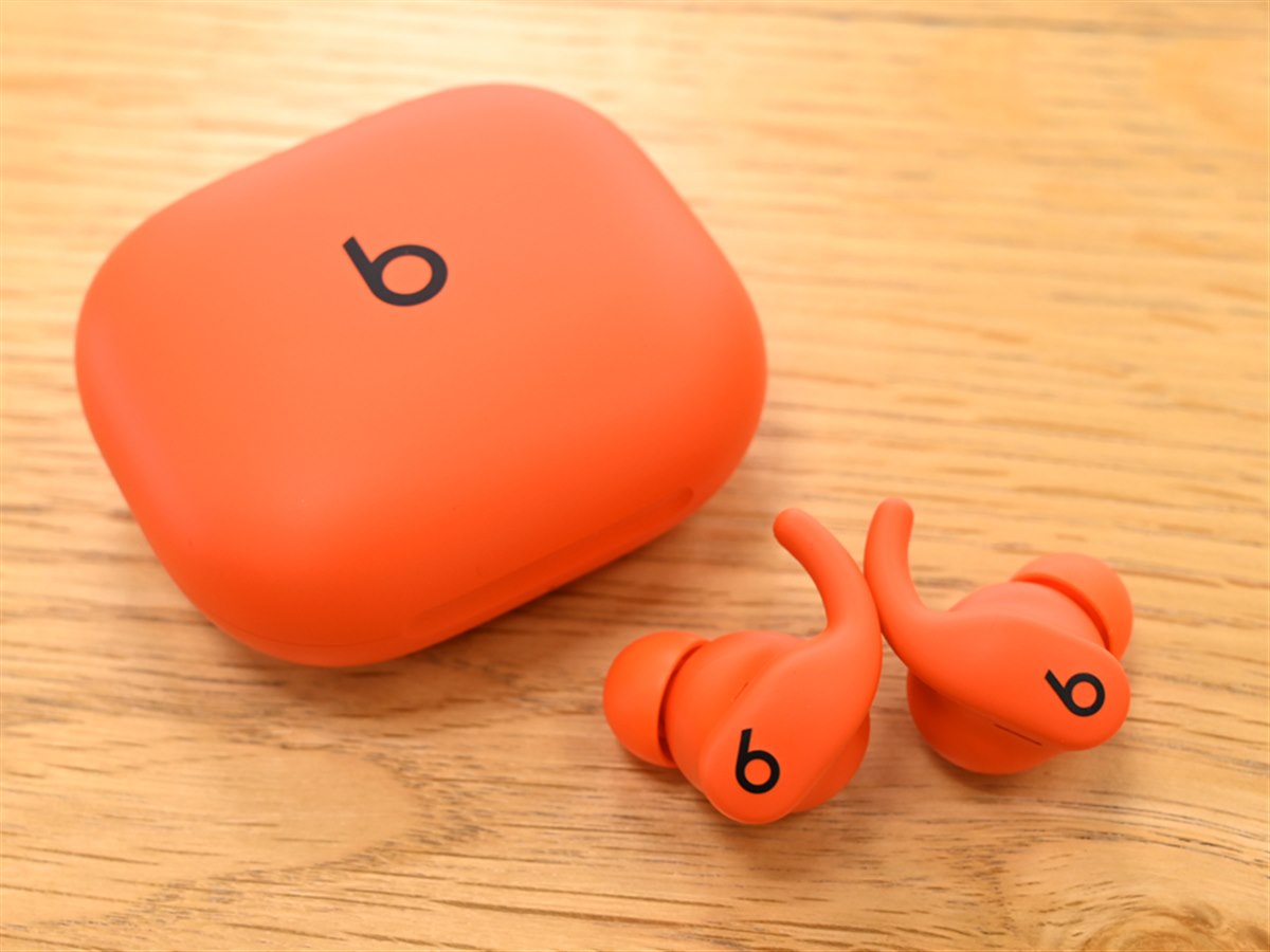 Beats、ウィングチップの改良でフィット感が向上した「Powerbeats Fit