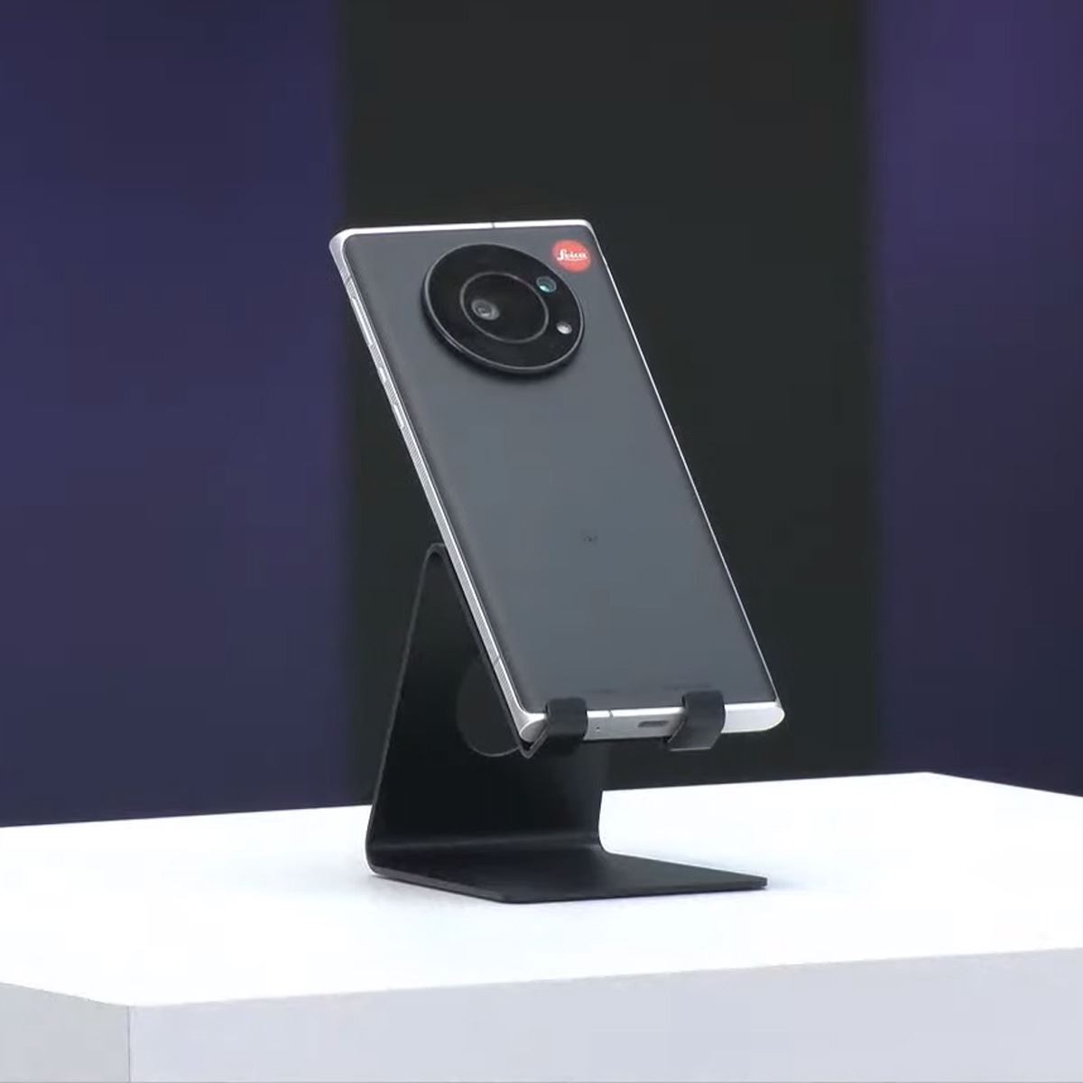 ソフトバンクから、ライカ初のスマホ「LEITZ PHONE 1」が登場。価格は