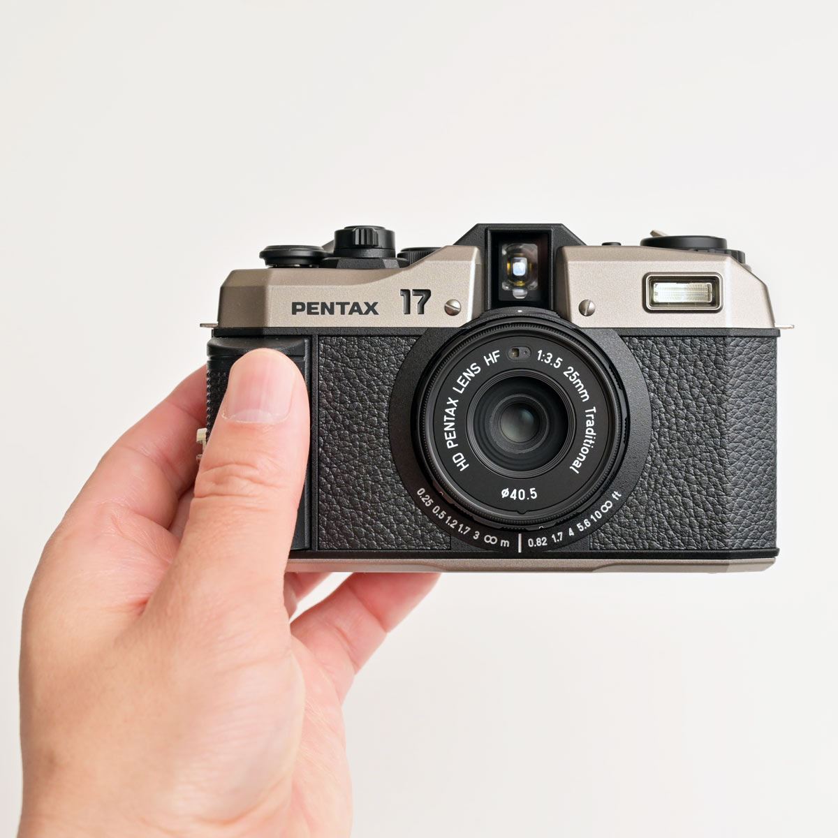 フィルムカメラ「PENTAX 17」がお目見え！ “こだわり”が詰まった渾身の