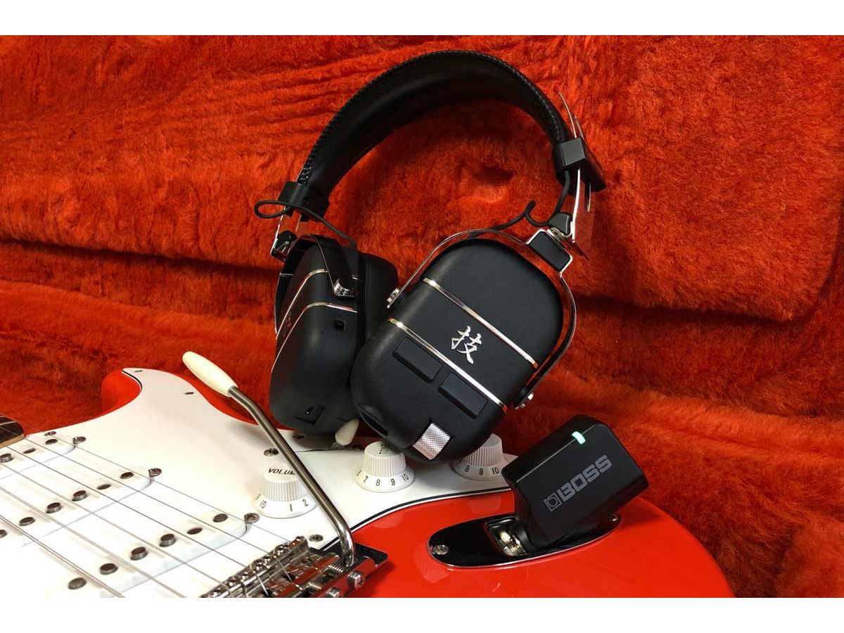 コレ実はヘッドホン型のギターアンプなんです！ 話題の「WAZA-AIR