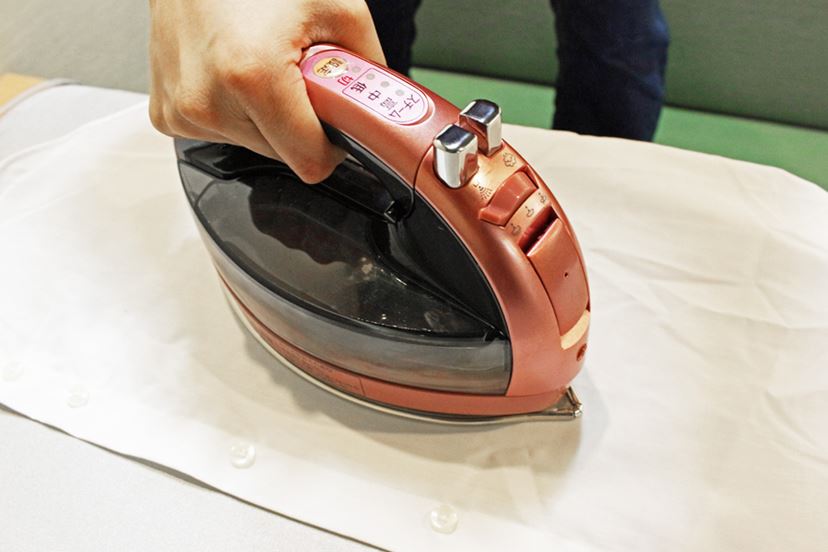 価格.comで人気のコードレスアイロン、パナソニック「Wヘッドベース