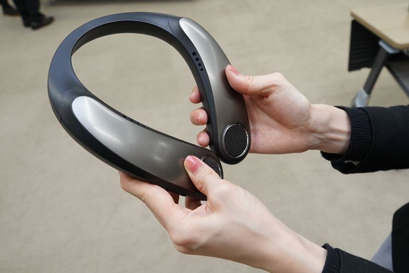 ウェアラブルネックスピーカーに本命登場!? シャープ「AN-SX7A」速攻