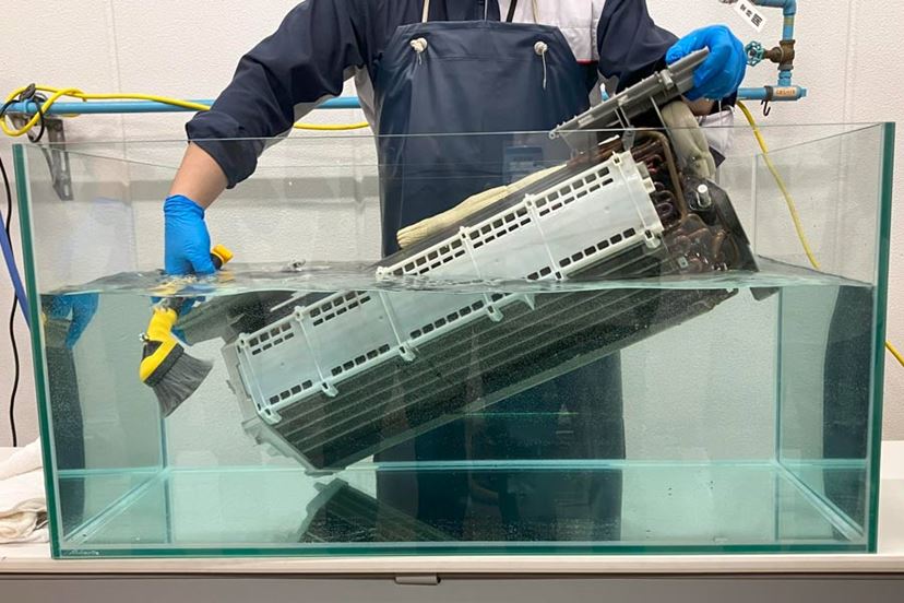 えっエアコンって水洗いしていいの!? 富士通ゼネラルの分解洗浄がスゴ