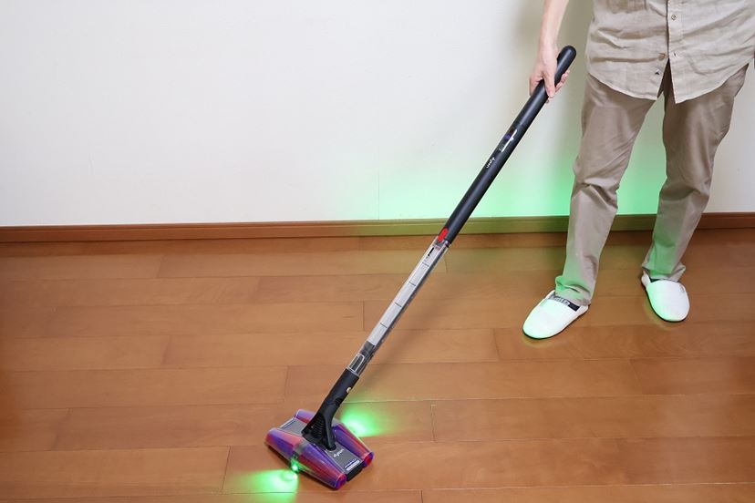 世界で最もスリムな「ダイソン」の最新掃除機「ペンシルバック