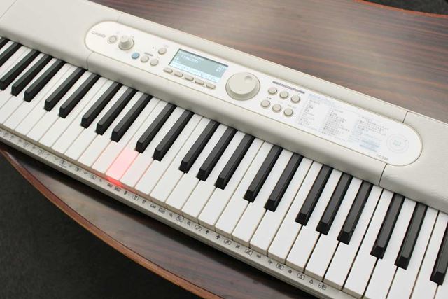 カシオ Casiotone 光ナビゲーションキーボード LK-520 価格比較 - 価格.com