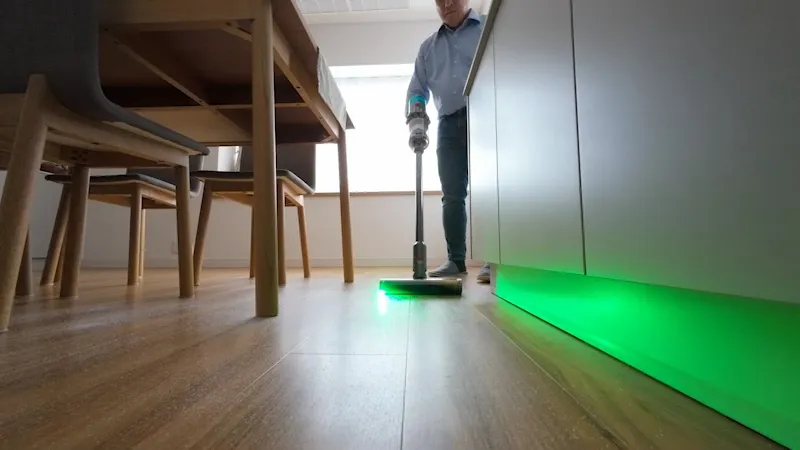 価格.com - [PR企画]ダイソンのLED「Fluffy Opticクリーナーヘッド」の魅力