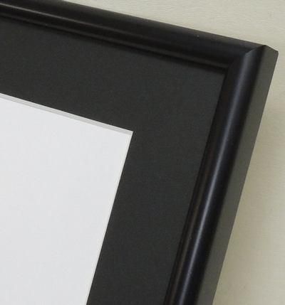 6700 ブラック | A4木製フレーム - 額縁 - 激安通販 | 額のまつえだ