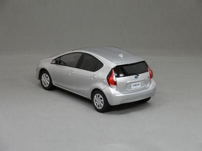 1/30 トヨタ アクア （シルバーメタリック） - ミニカーショップ