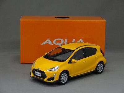 1/30 トヨタ アクア （イエロー） - ミニカーショップ グリーンクラブ