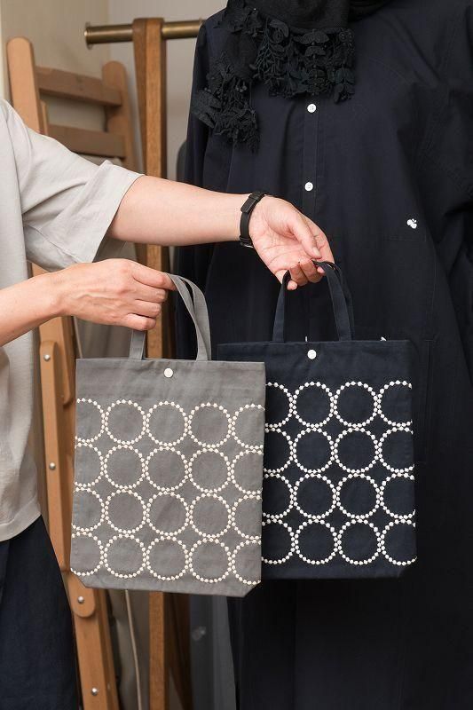 51205A ミナペルホネンハンドメイドブガッティLサイズ 51205A ミナ