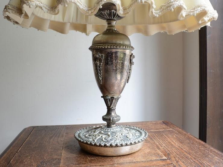 アンティーク ホワイトシェード テーブルランプ（48cm）｜アンティーク