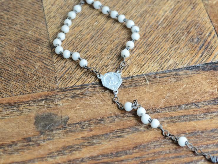 ロザリオ（十字架）ホワイトビーズ ネックレスB｜アンティーク雑貨