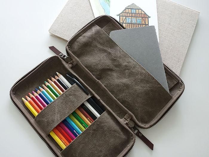 フラットにスマート収納。大人の手帳型ペンケース｜FLAT tool case / Pen