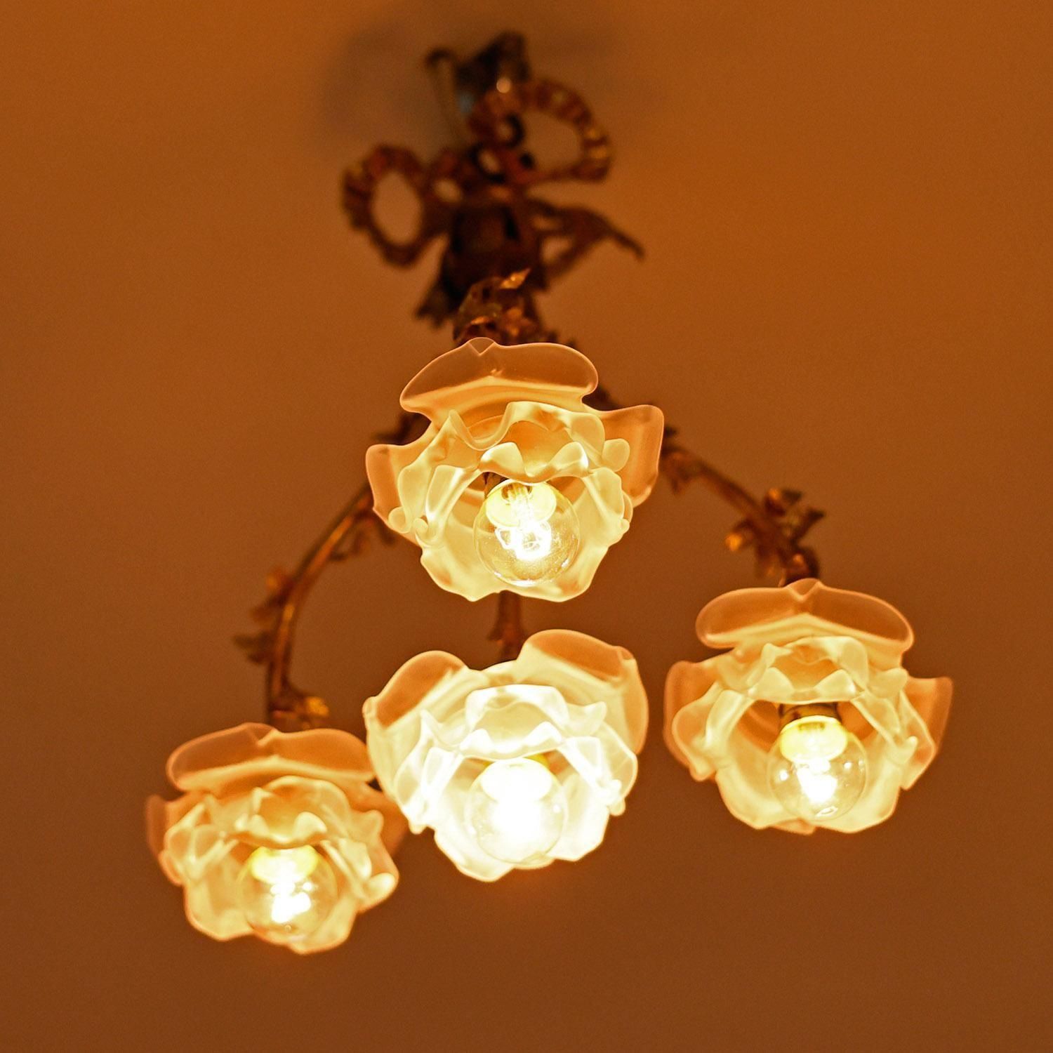 小さな4灯シャンデリア パート・ド・ヴェールブロンズ チューリップ