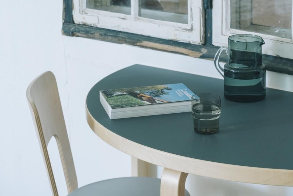 artek | 半円テーブル