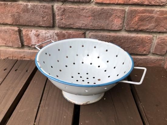 フランス ホーローコランダー - アンティークと薔薇雑貨のお店