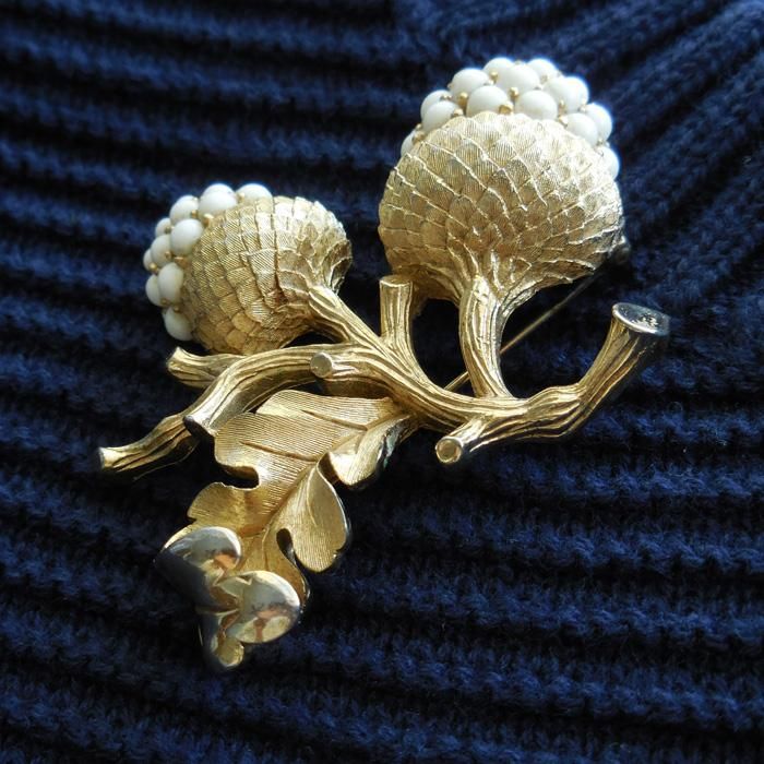 TRIFARI（トリファリ）☆ミルクガラス 白いドングリのヴィンテージ