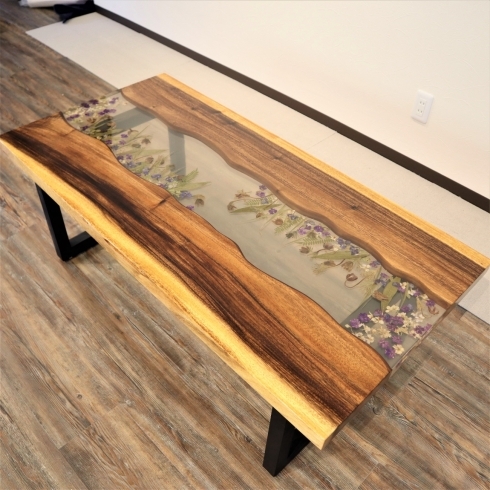 ドライフラワーのレジンローテーブル]レジンテーブル、リバーテーブル