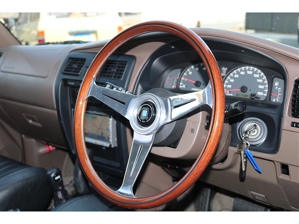 希少 ナルディ クラシックΦ32.5 ウッドステアリングホイール 3スポーク