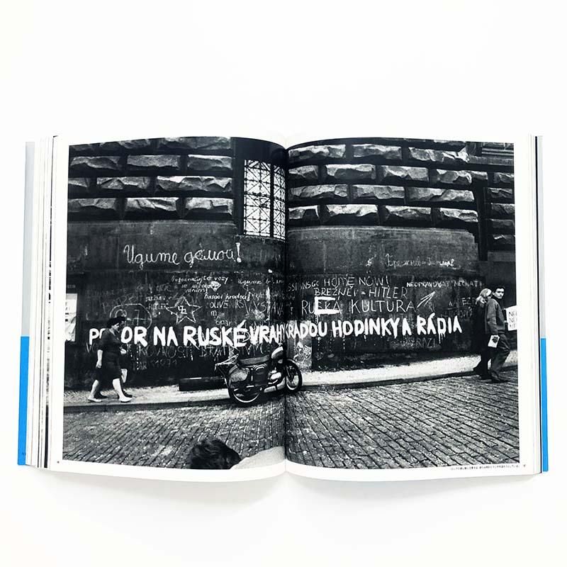 Josef Koudelka: Invasion 68 Prague Japanese editionプラハ侵攻 1968
