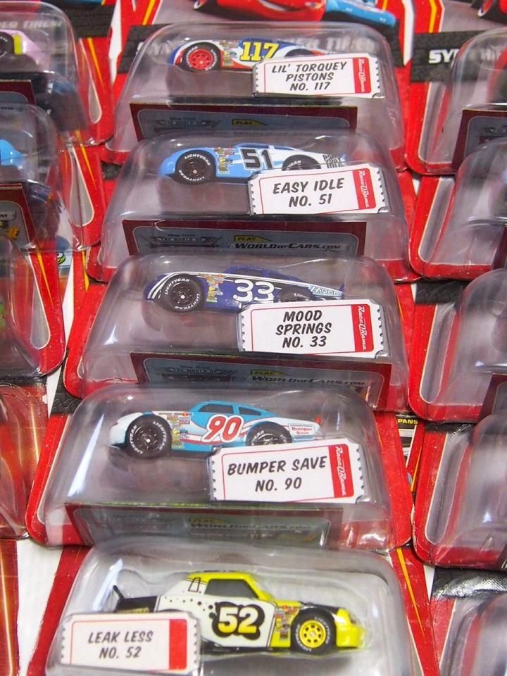 マテルカーズピストンカップレーサー34台［32台ラバータイヤ