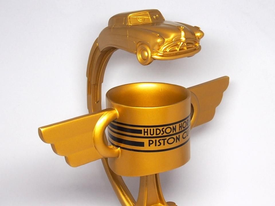 米CARS LAND 限定 レジン製 ドックハドソン ピストンカップ