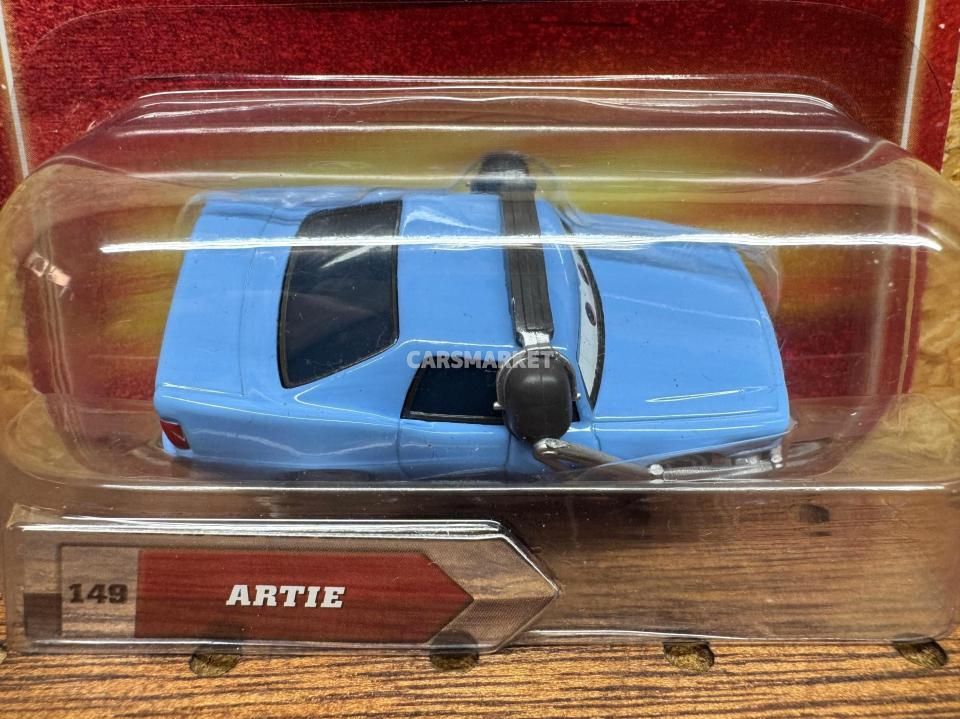 RSNのディレクター アーティー ヘッドセットで情報を集約する