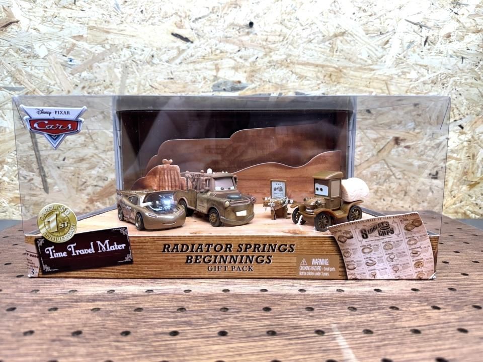 TIME TRAVEL MATER RADIATOR SPRINGS BEGINNINGS GIFT PACK 2013