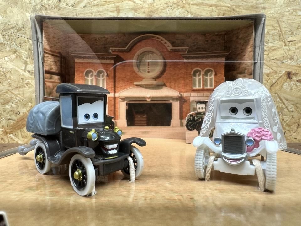 TIME TRAVEL MATER WEDDING DAY LIZZIE AND STANLEY GIFT PACK 2013